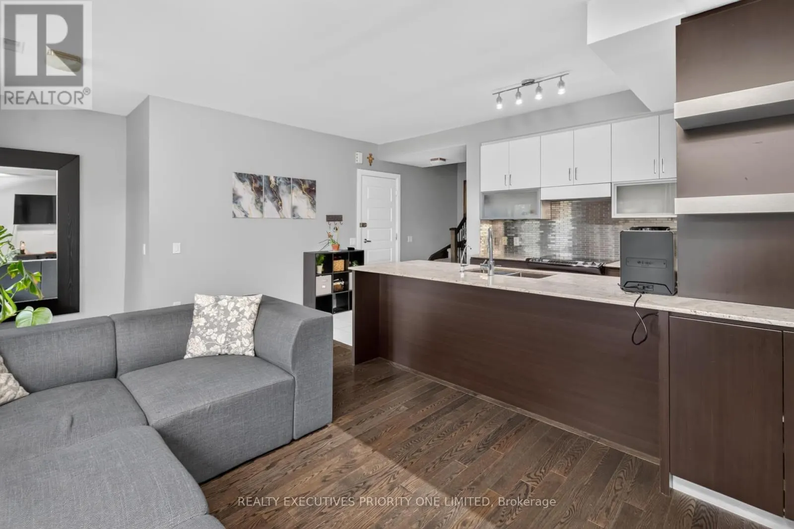 59 - 8161 KIPLING AVENUE