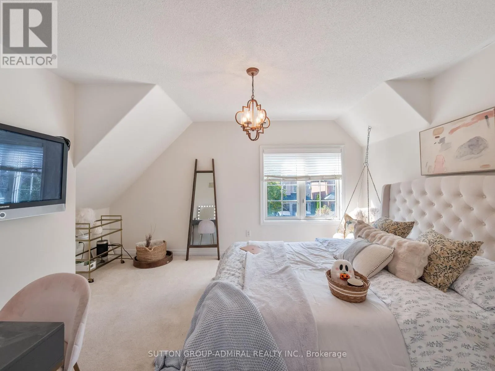 87 RIVINGTON AVENUE