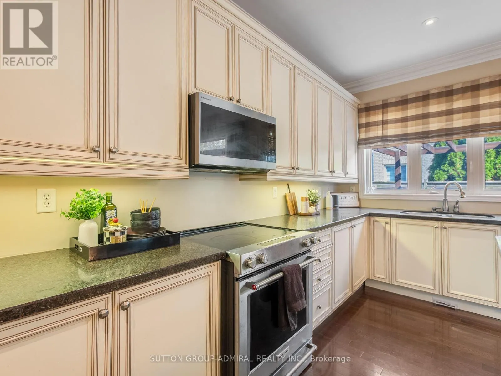 87 RIVINGTON AVENUE