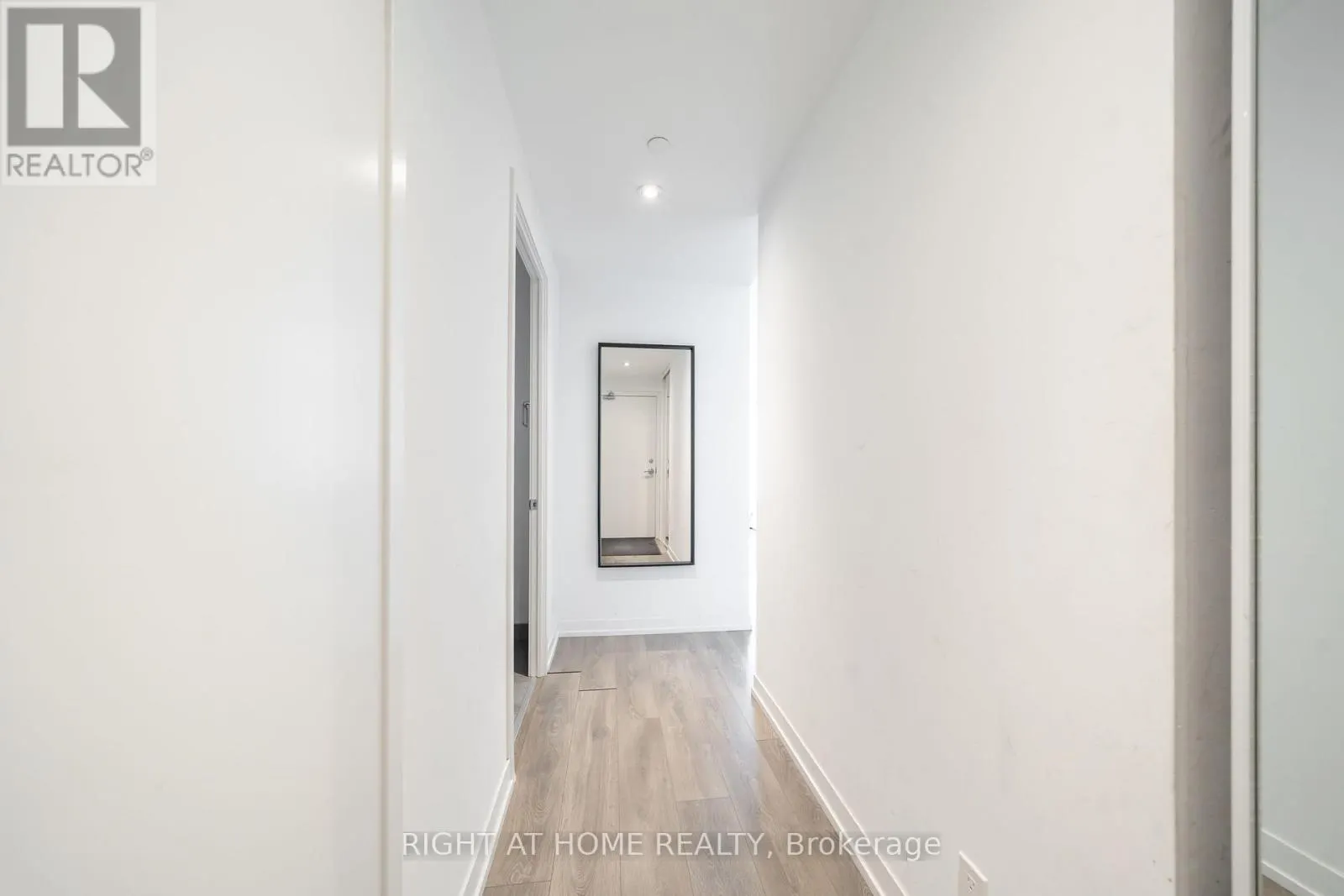 1005 - 5 BUTTERMILL AVENUE