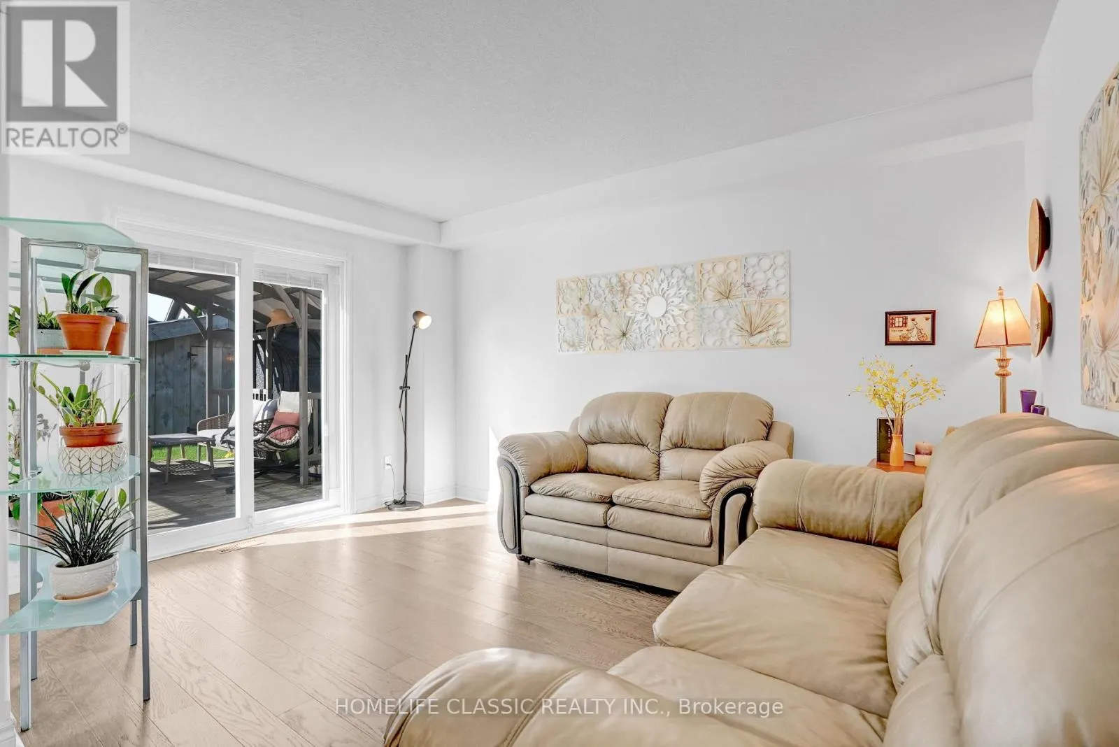 5 IRWIN CRESCENT