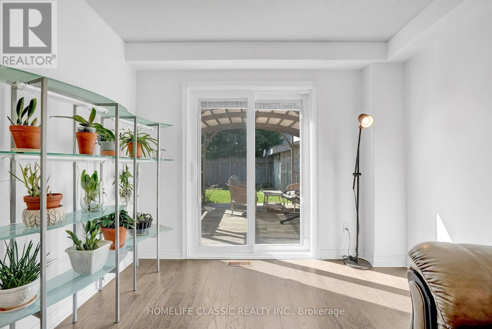 5 IRWIN CRESCENT