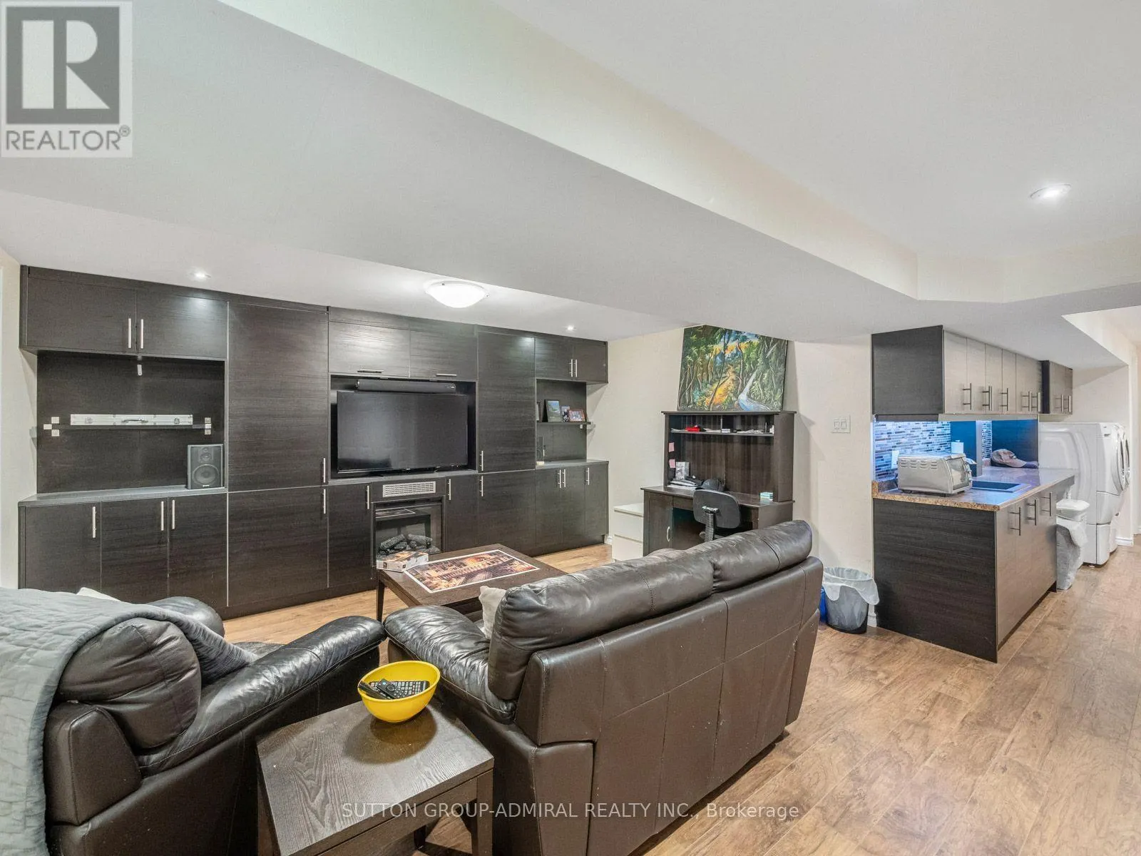 267 WARNER CRESCENT