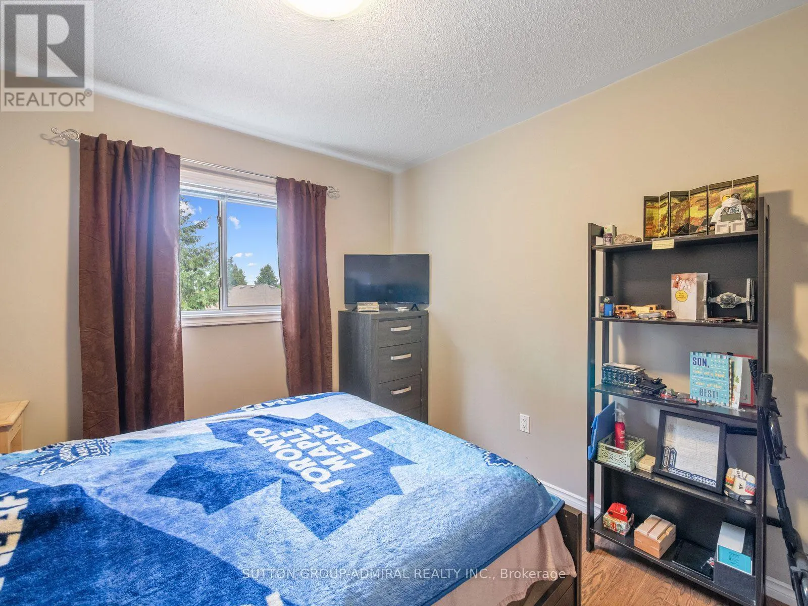 267 WARNER CRESCENT