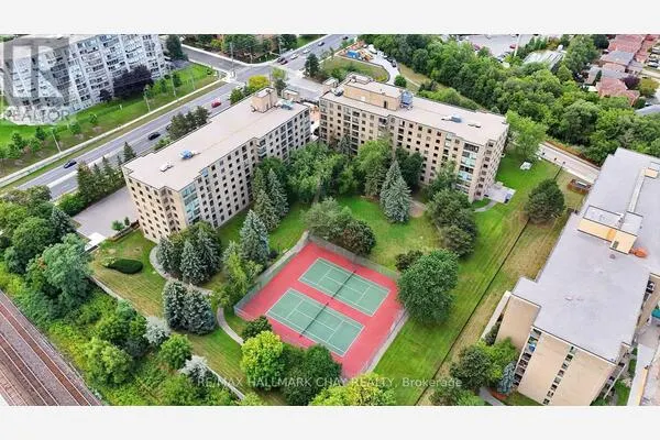 705 - 326 MAJOR MACKENZIE DRIVE E