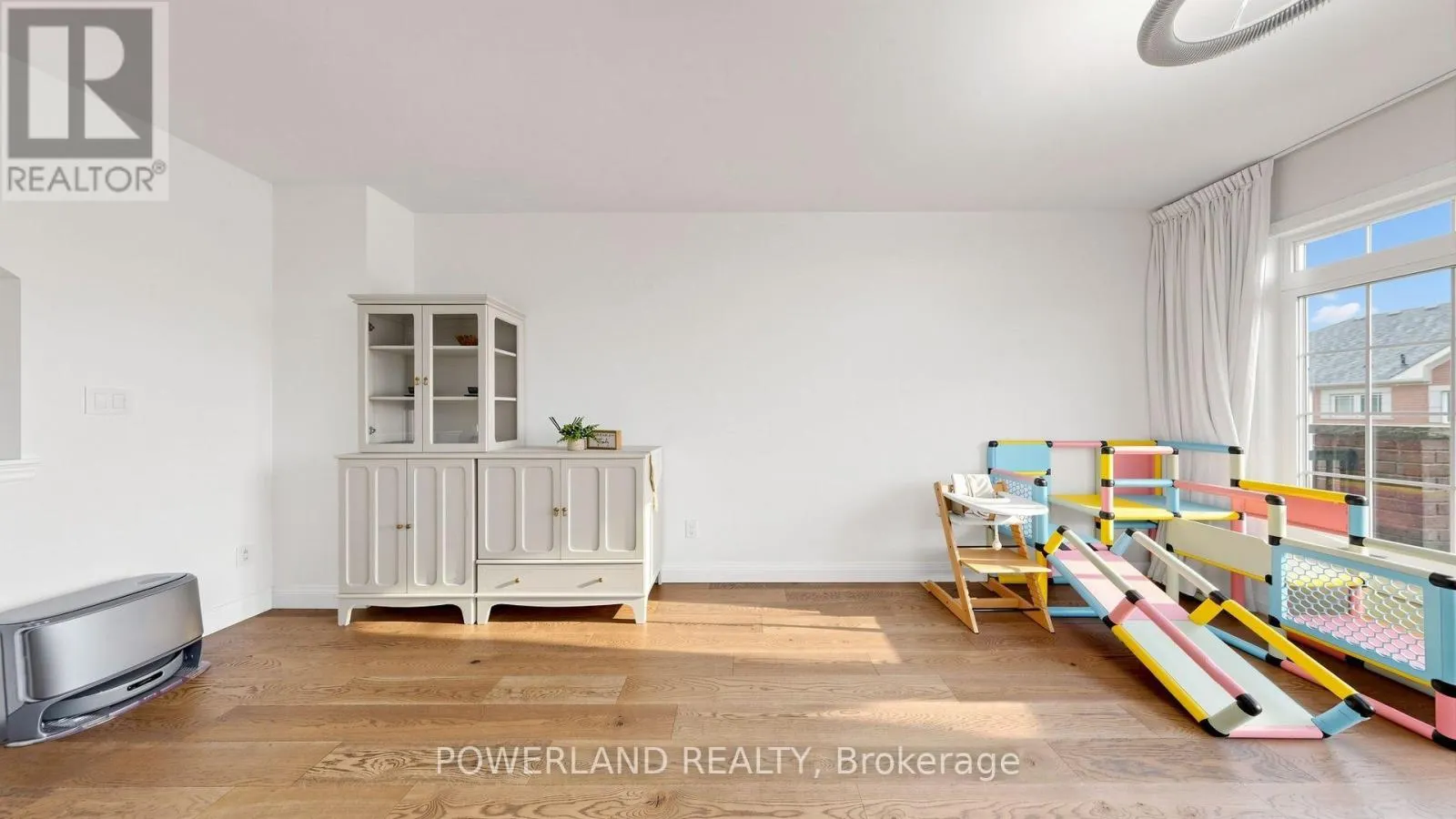 259 DUNDAS WAY