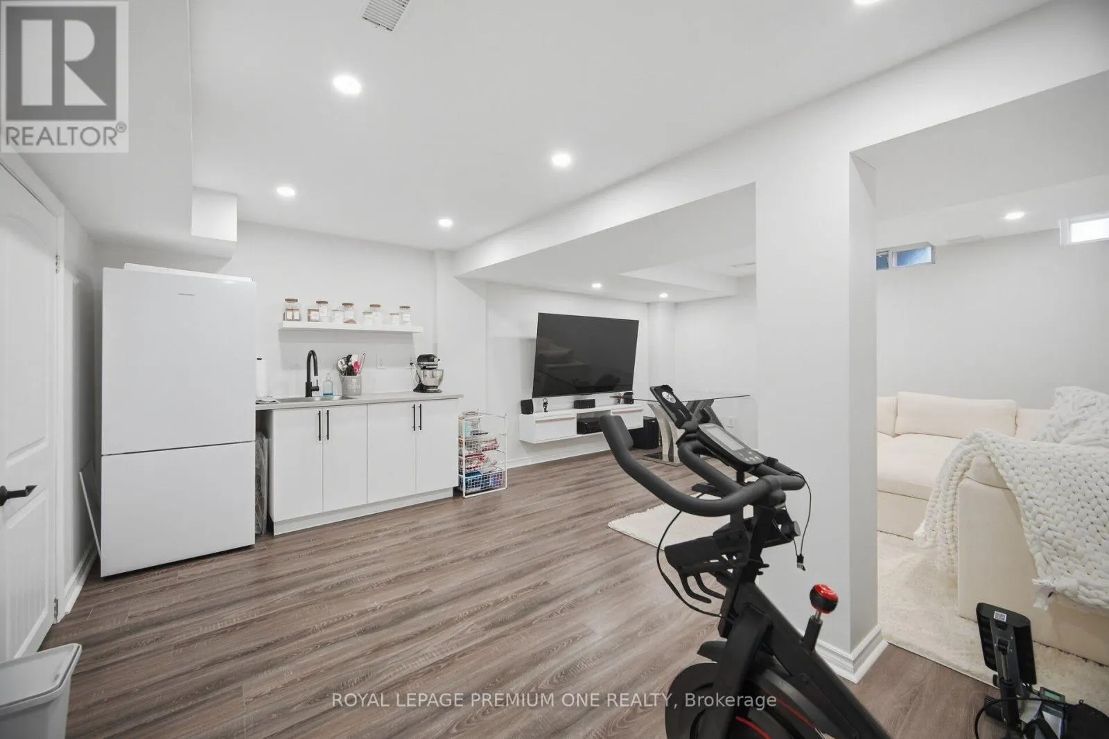 169 VENICE GATE DRIVE