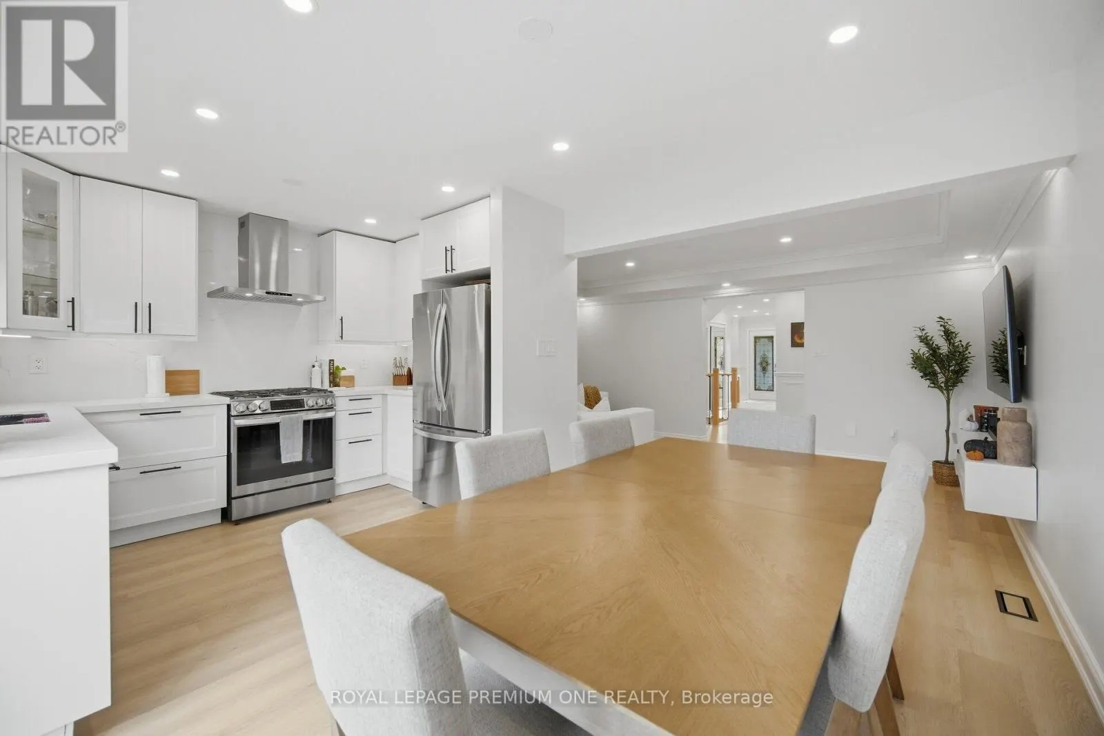169 VENICE GATE DRIVE