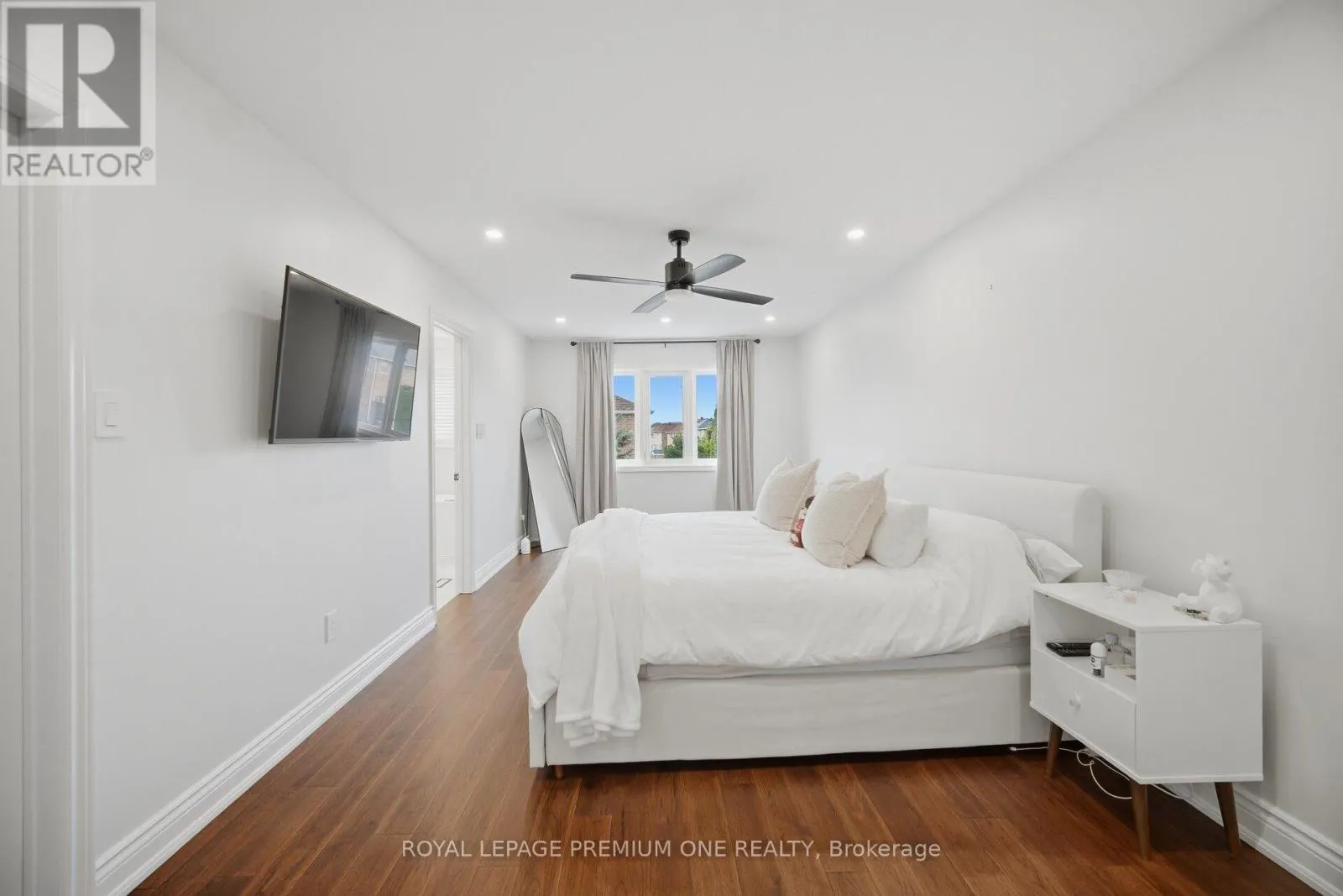 169 VENICE GATE DRIVE