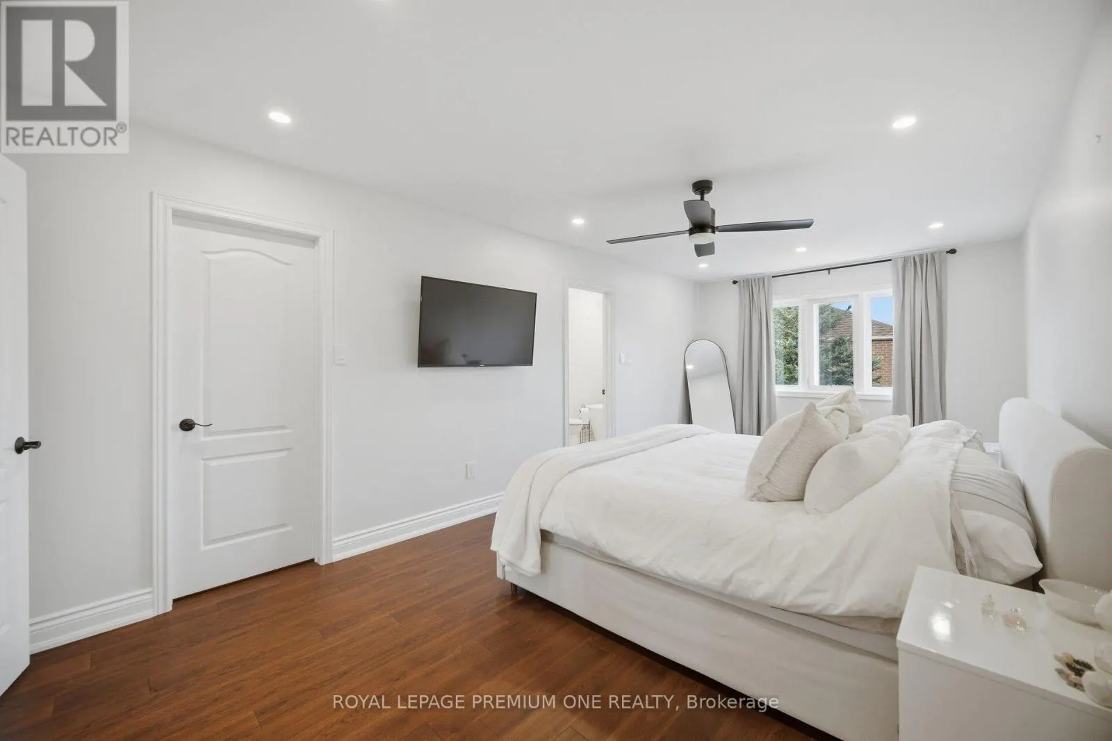 169 VENICE GATE DRIVE