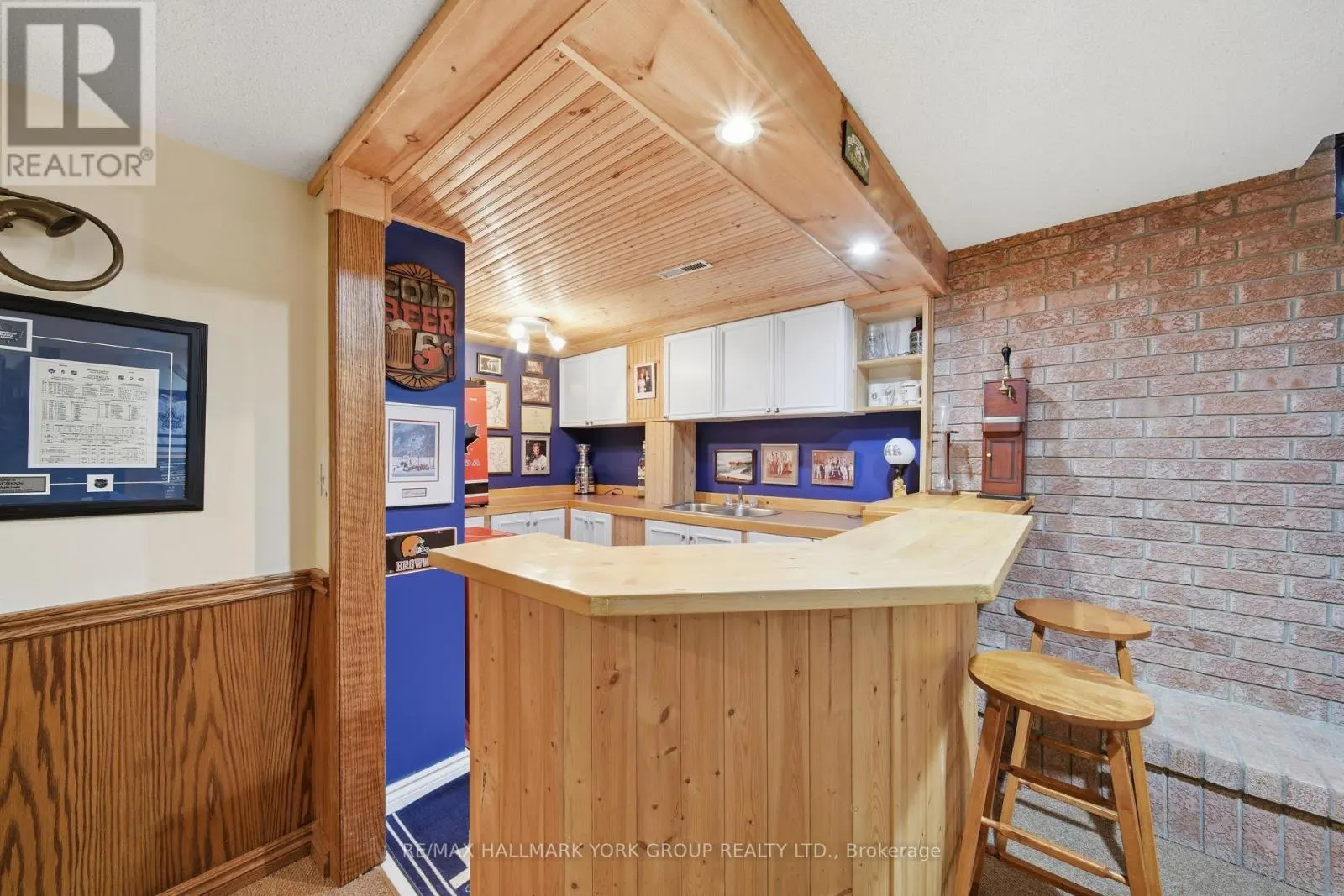 38 LANEWOOD DRIVE