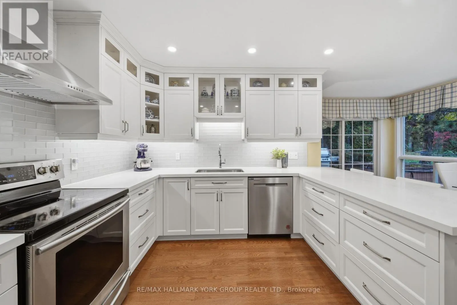 38 LANEWOOD DRIVE