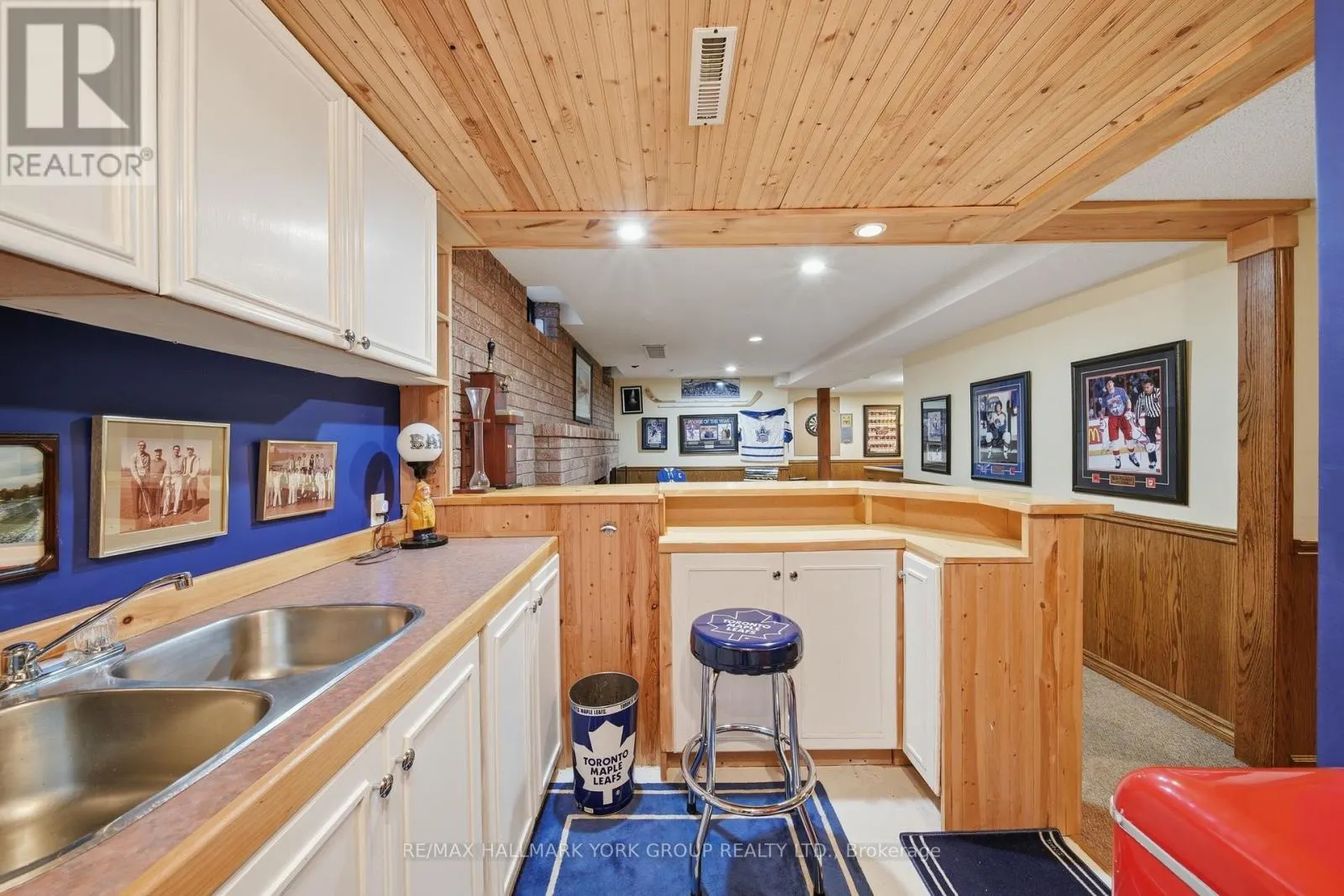 38 LANEWOOD DRIVE