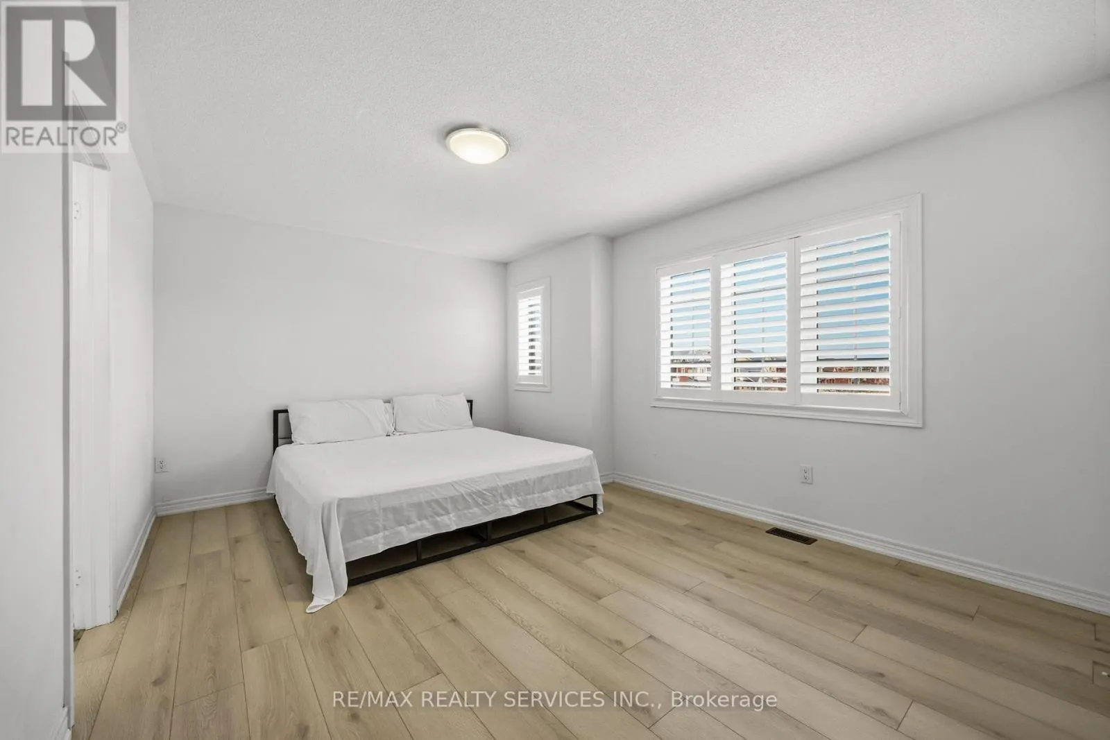 104 SHARPE CRESCENT