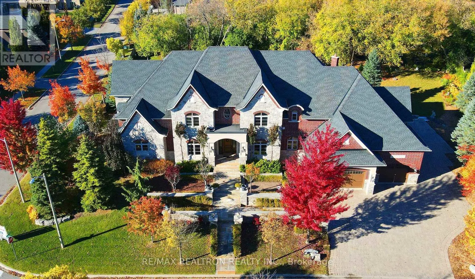 2 BEAU COURT