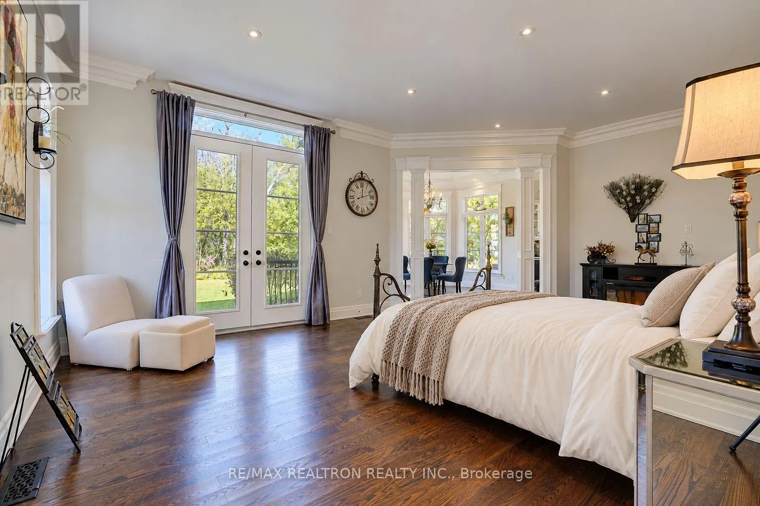 2 BEAU COURT