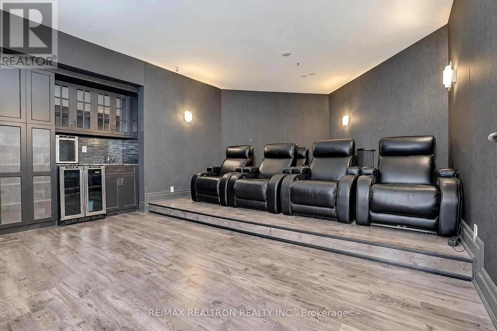 2 BEAU COURT