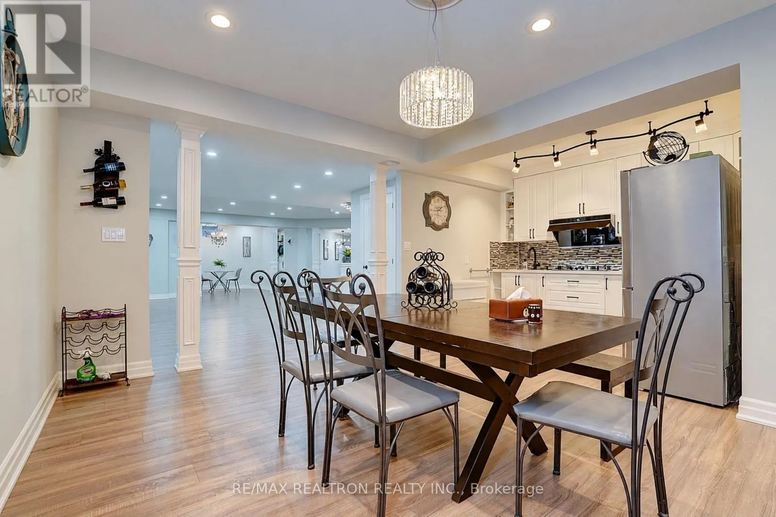 2 BEAU COURT