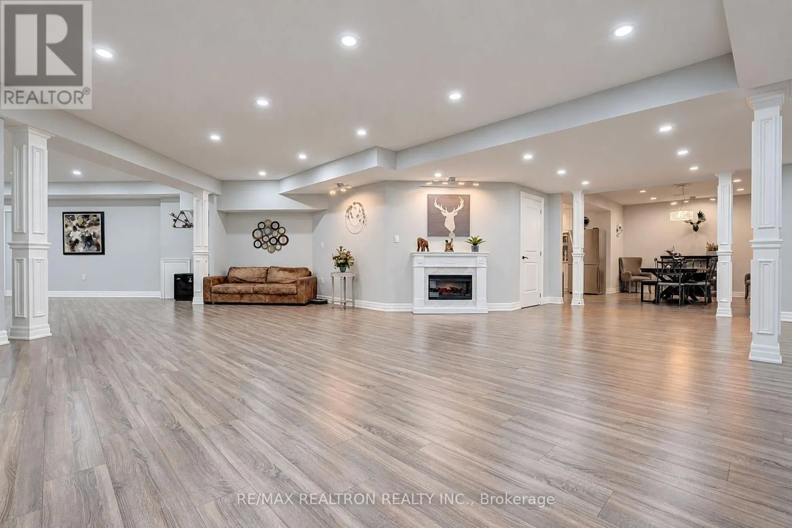 2 BEAU COURT