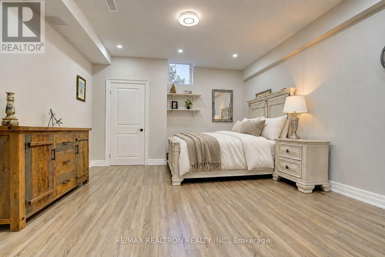 2 BEAU COURT