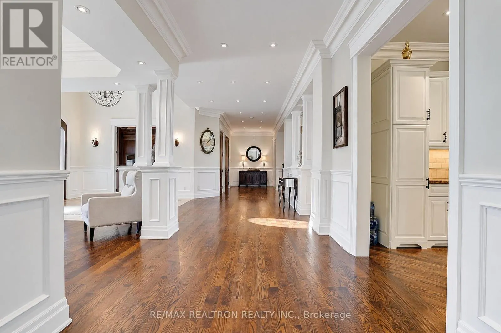 2 BEAU COURT