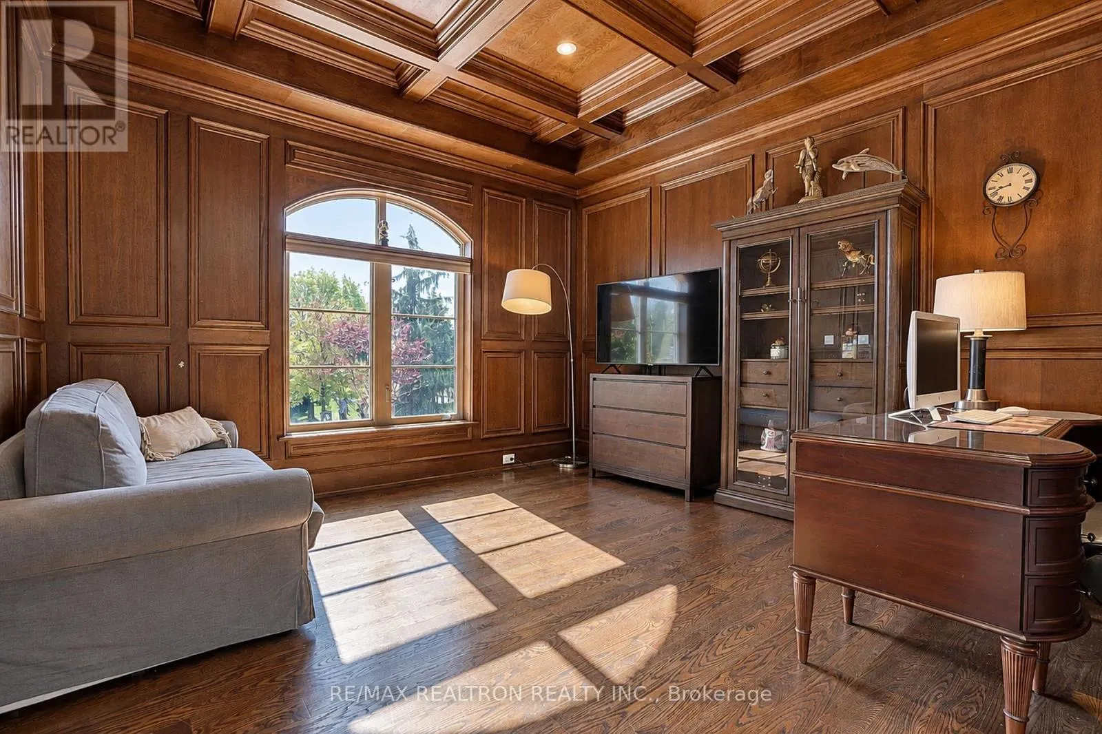 2 BEAU COURT