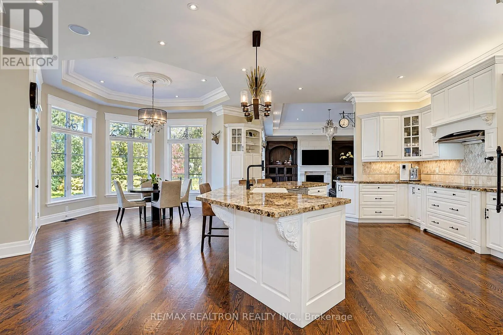 2 BEAU COURT