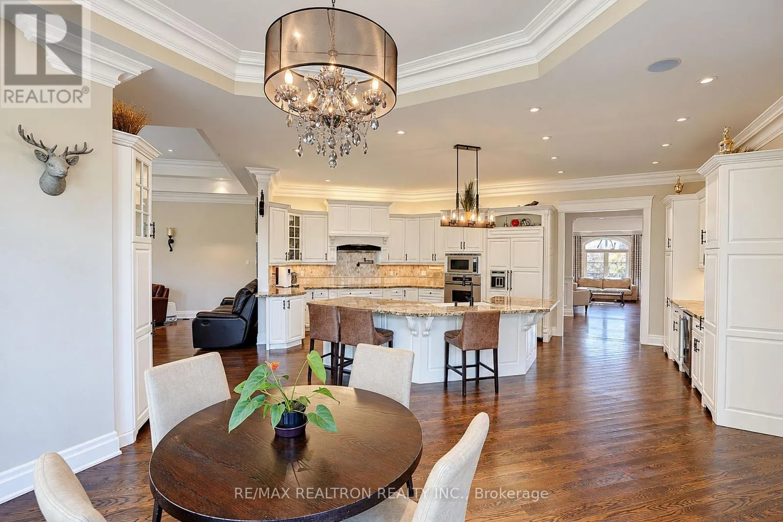 2 BEAU COURT