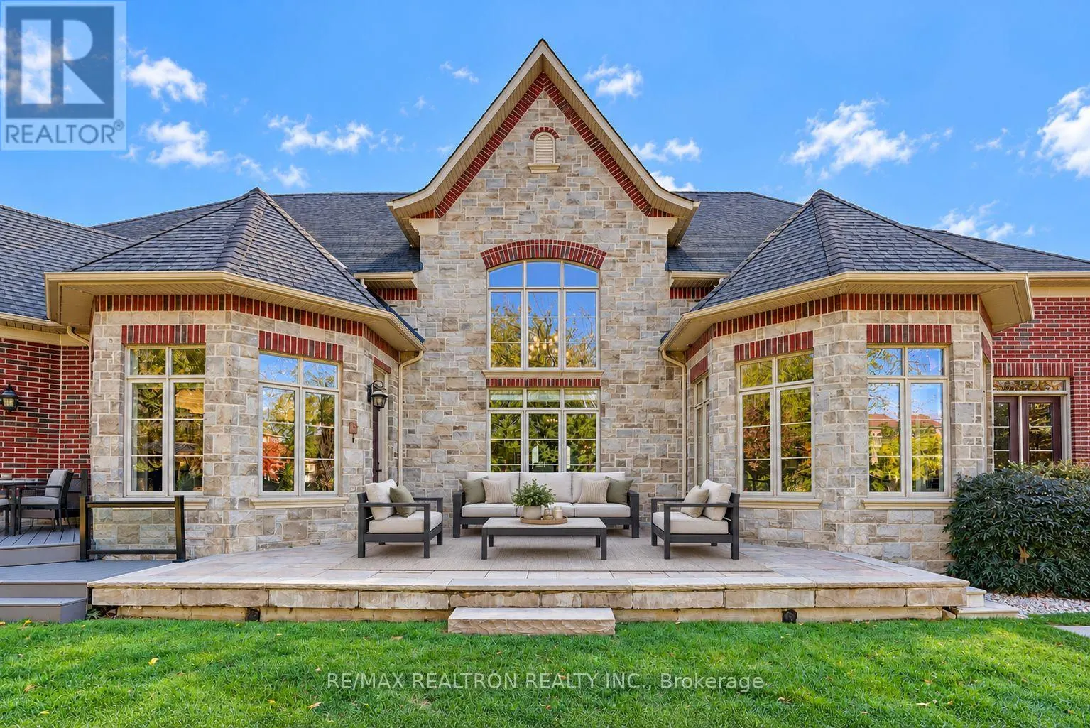 2 BEAU COURT