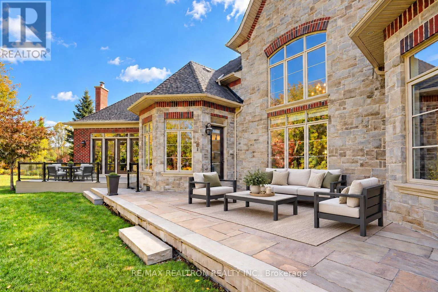 2 BEAU COURT