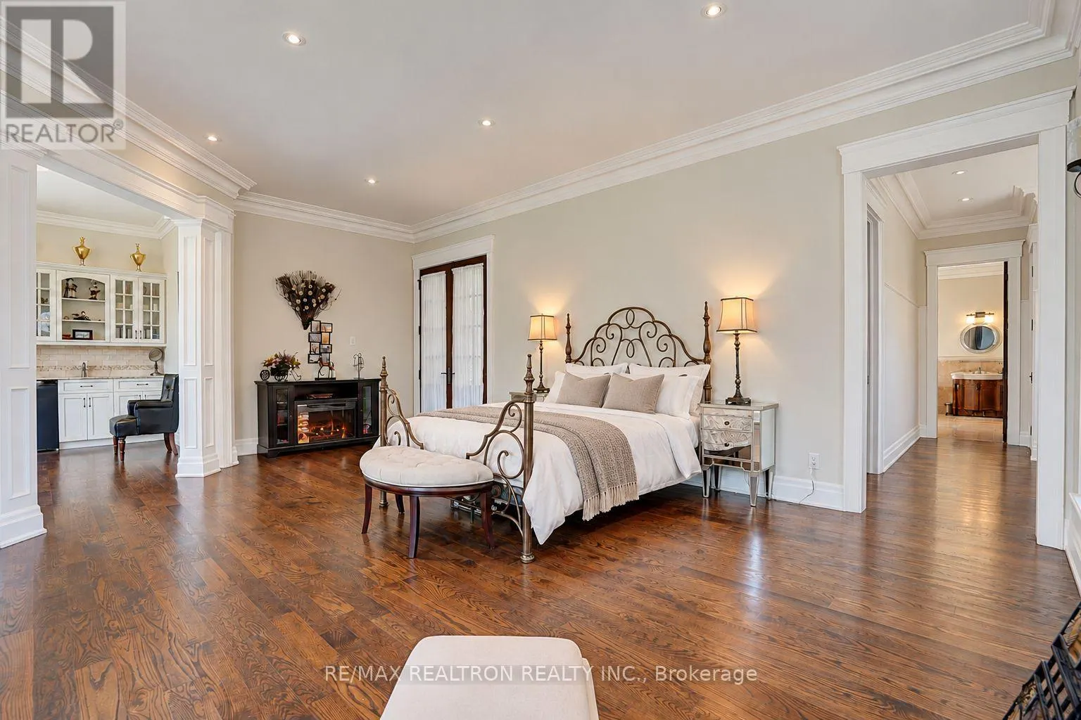 2 BEAU COURT