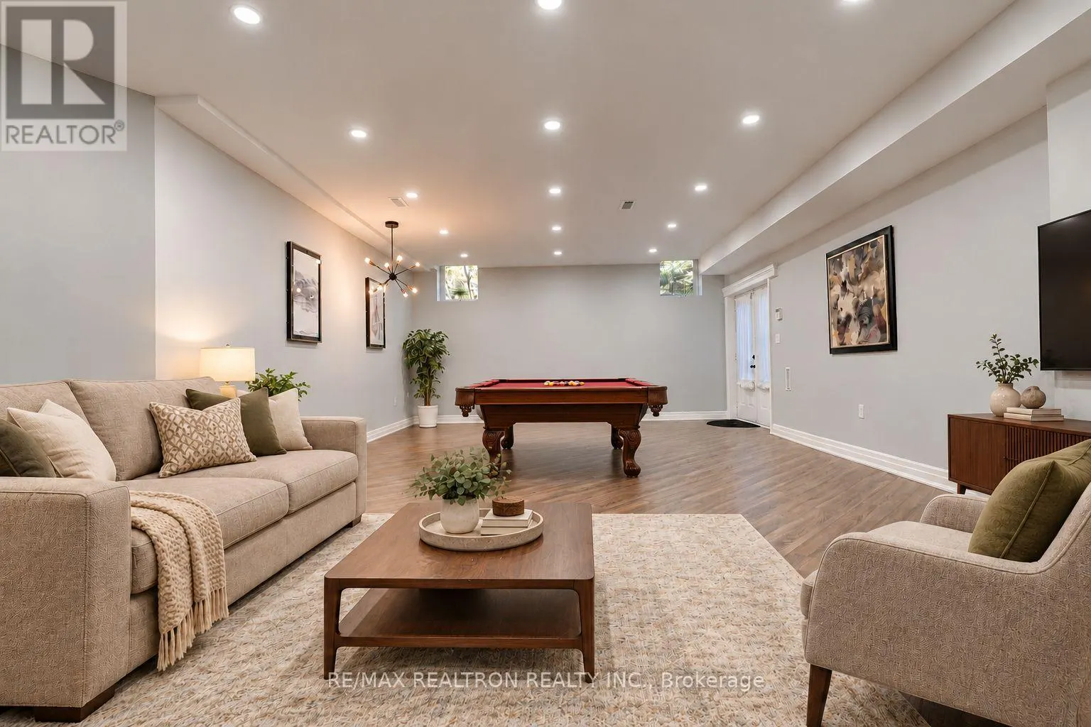 2 BEAU COURT
