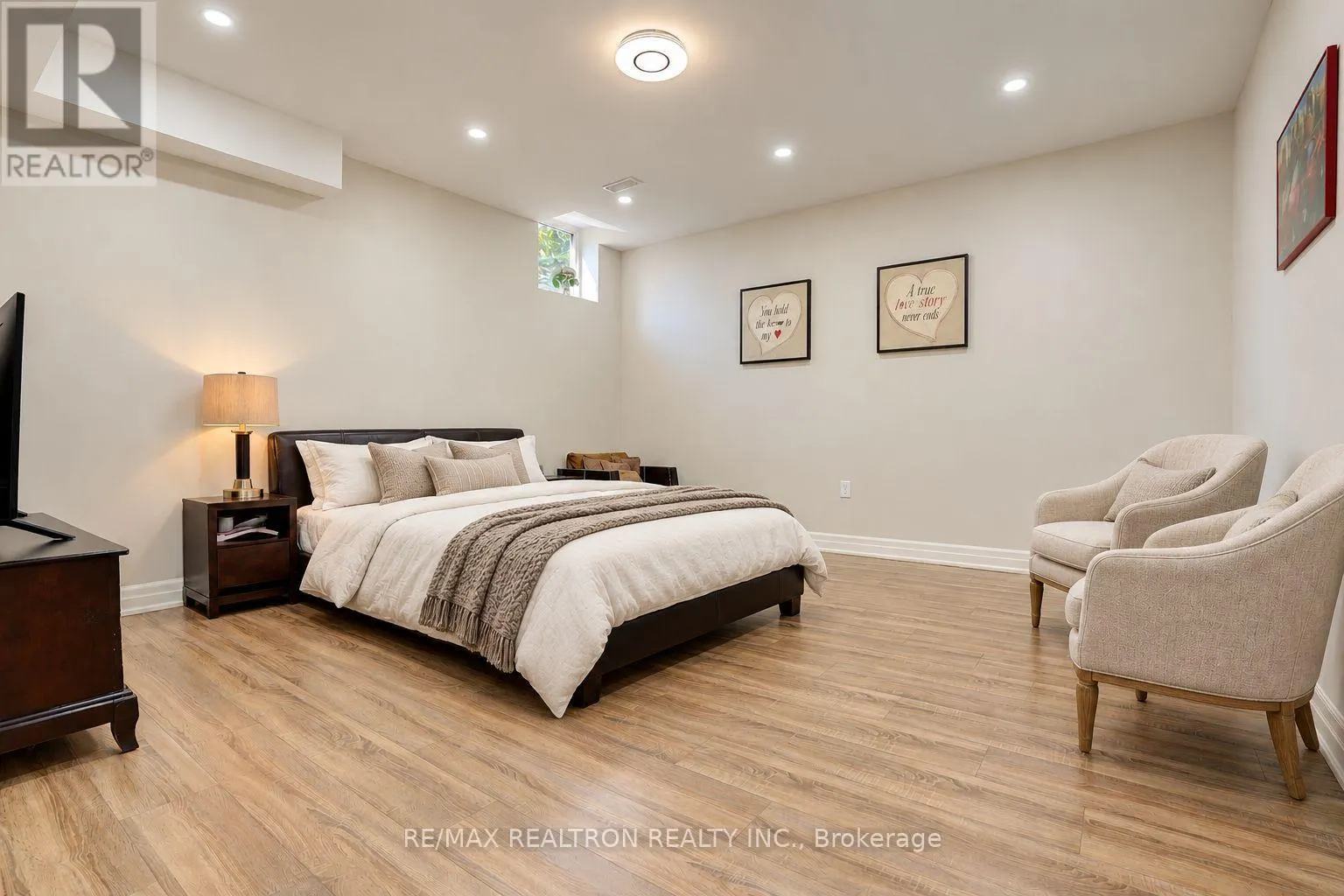 2 BEAU COURT