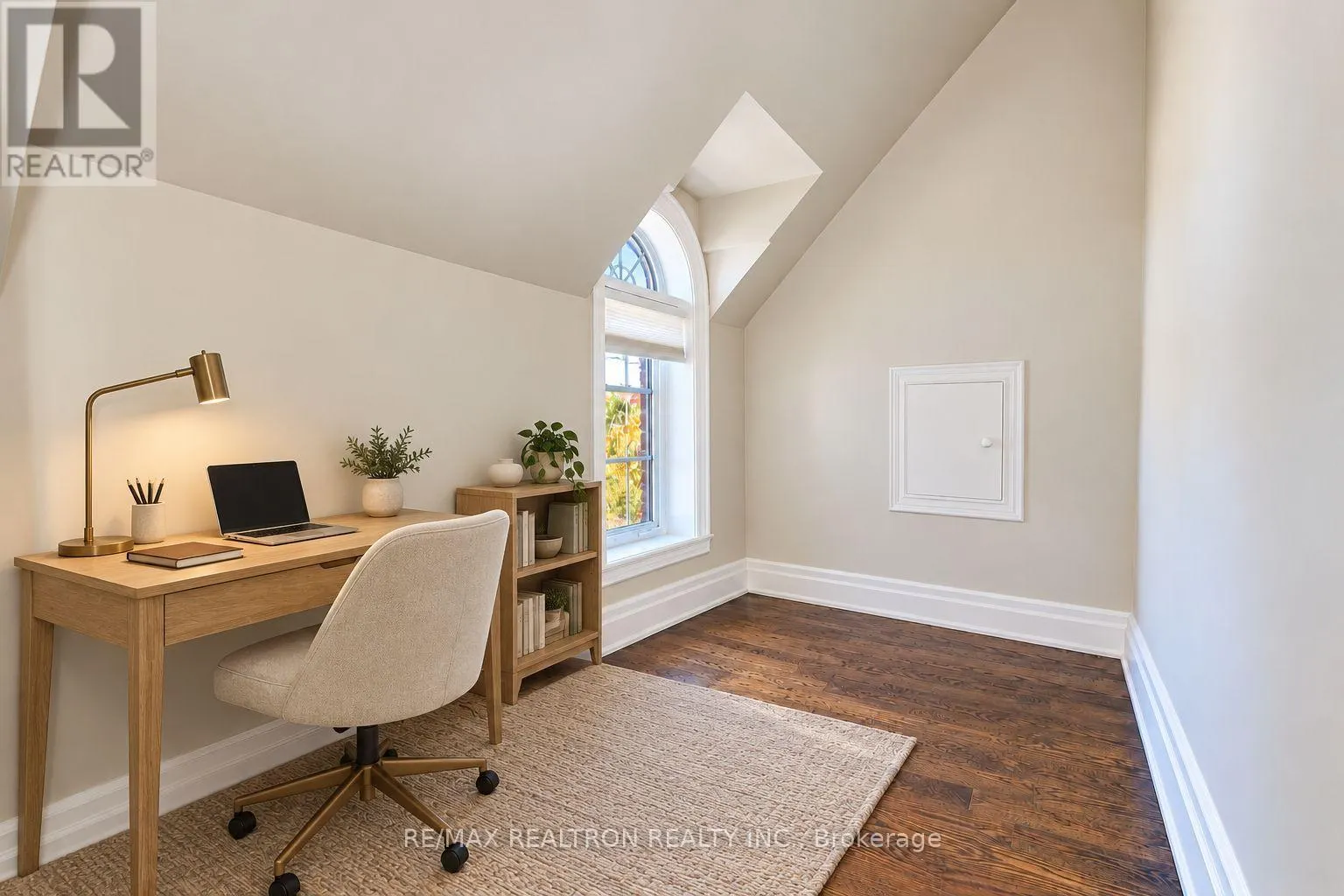 2 BEAU COURT