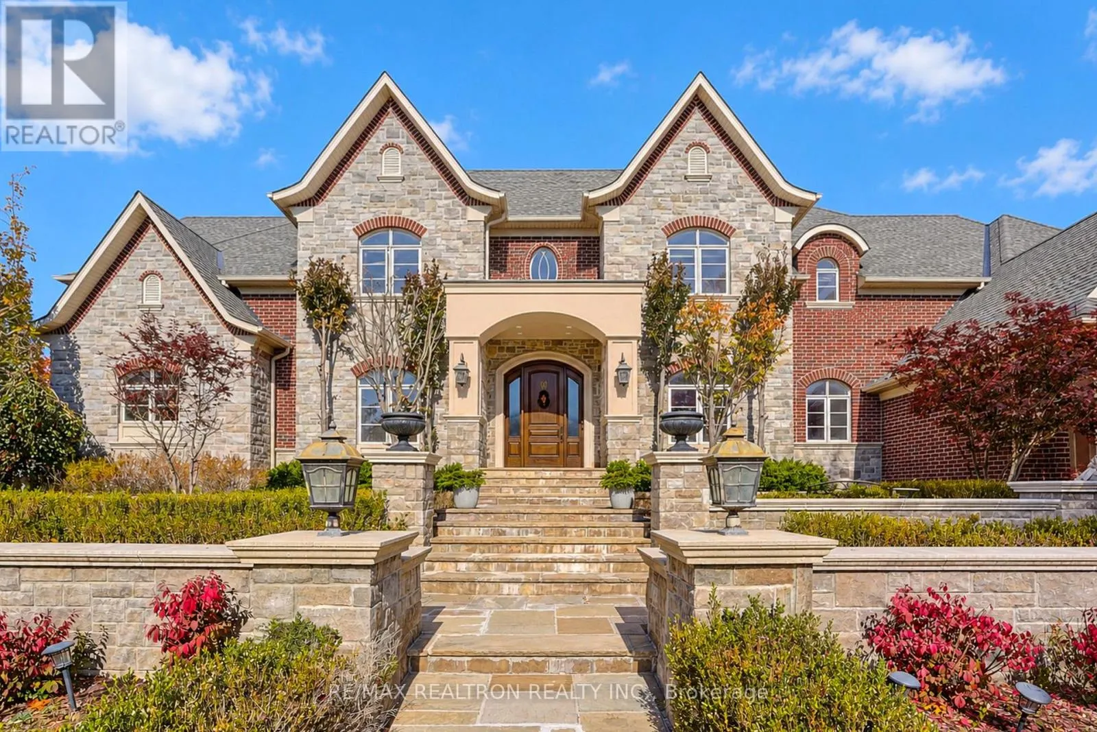 2 BEAU COURT