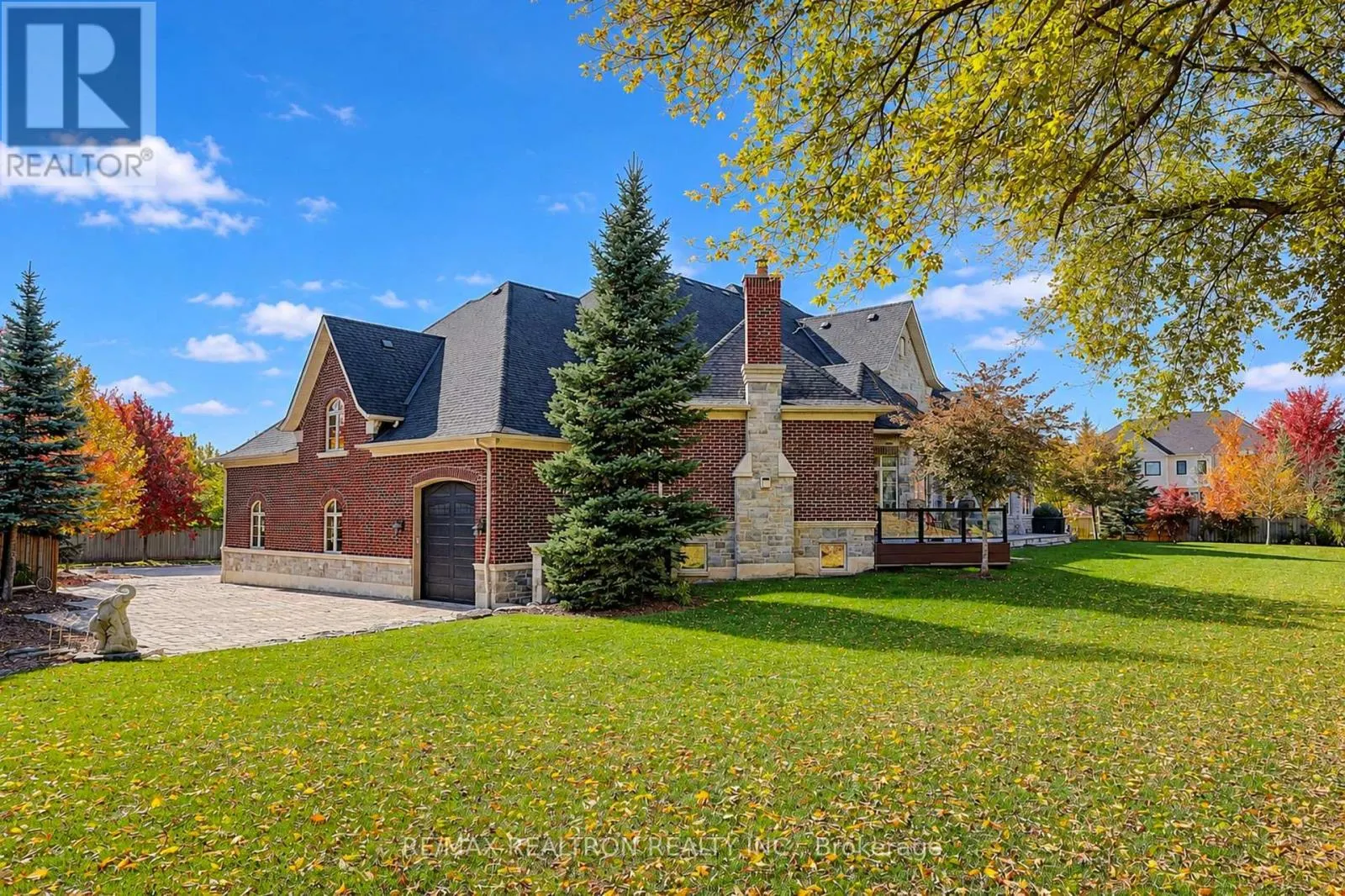 2 BEAU COURT