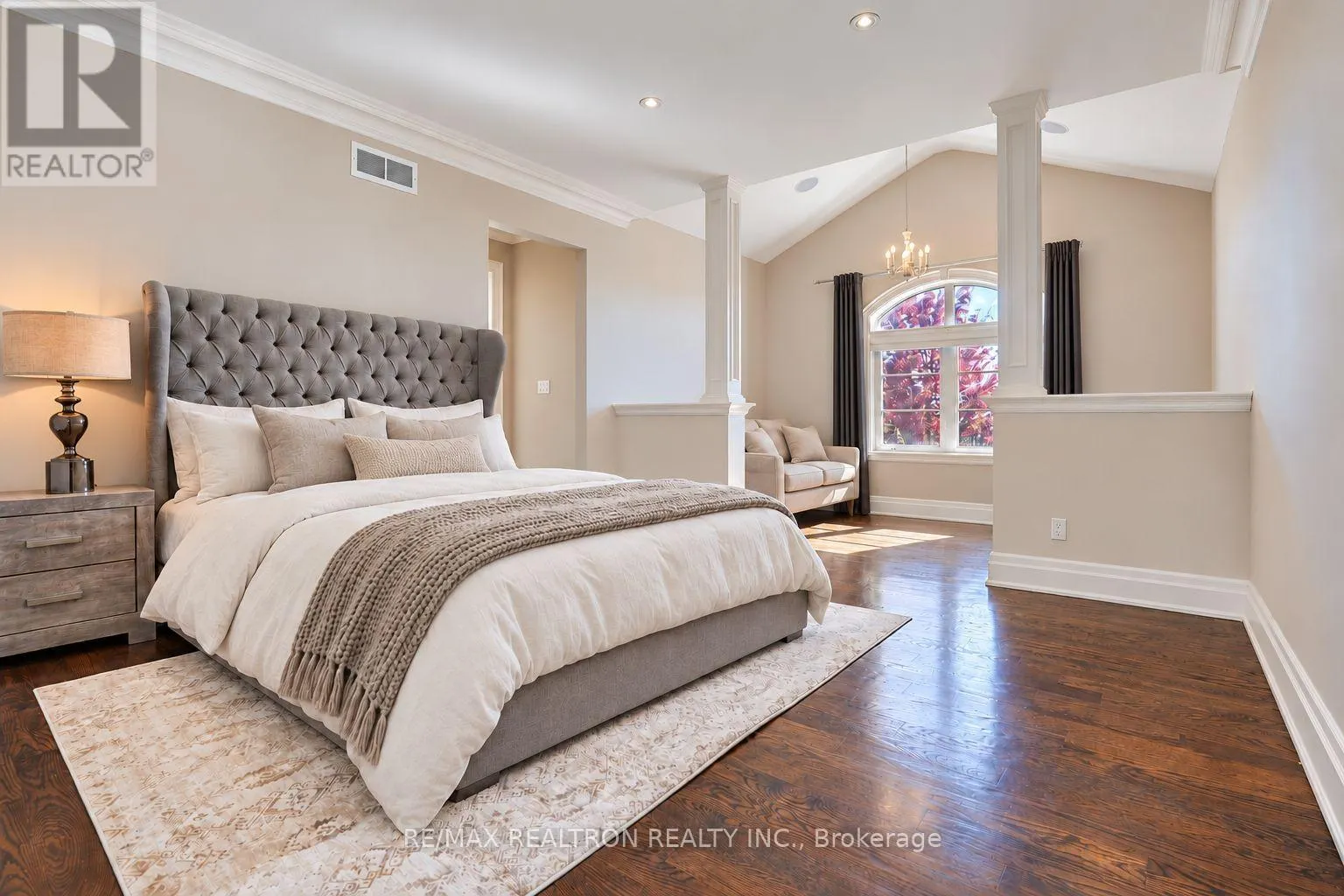 2 BEAU COURT
