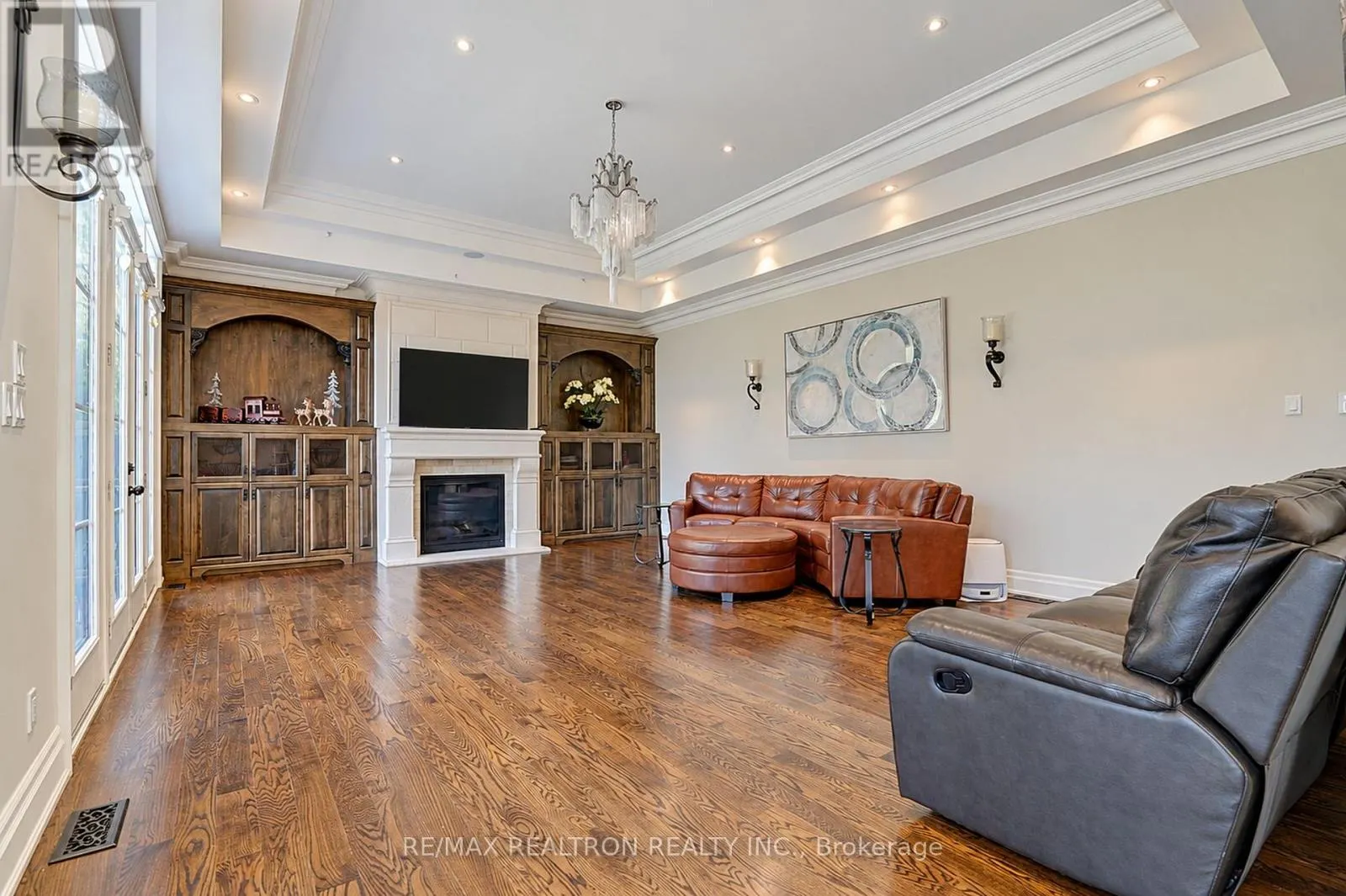 2 BEAU COURT