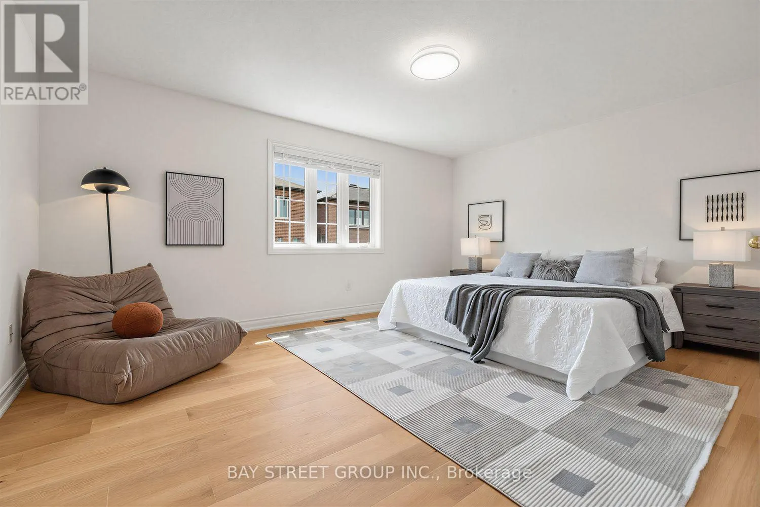 37 MYNDEN WAY