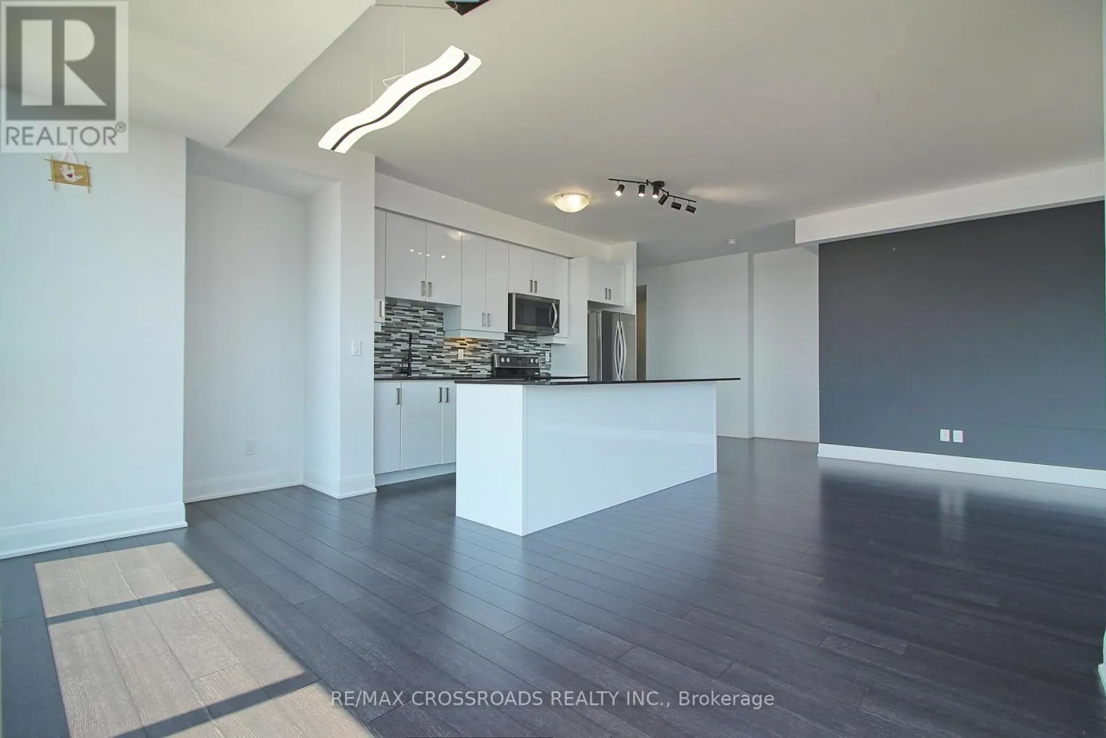 3402 - 2900 HIGHWAY 7