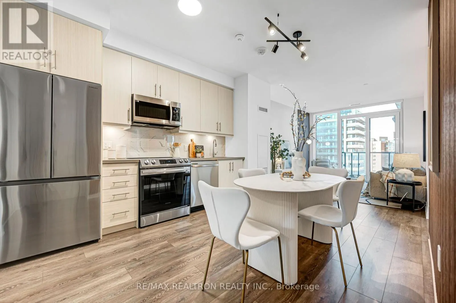 1005 - 105 ONEIDA CRESCENT