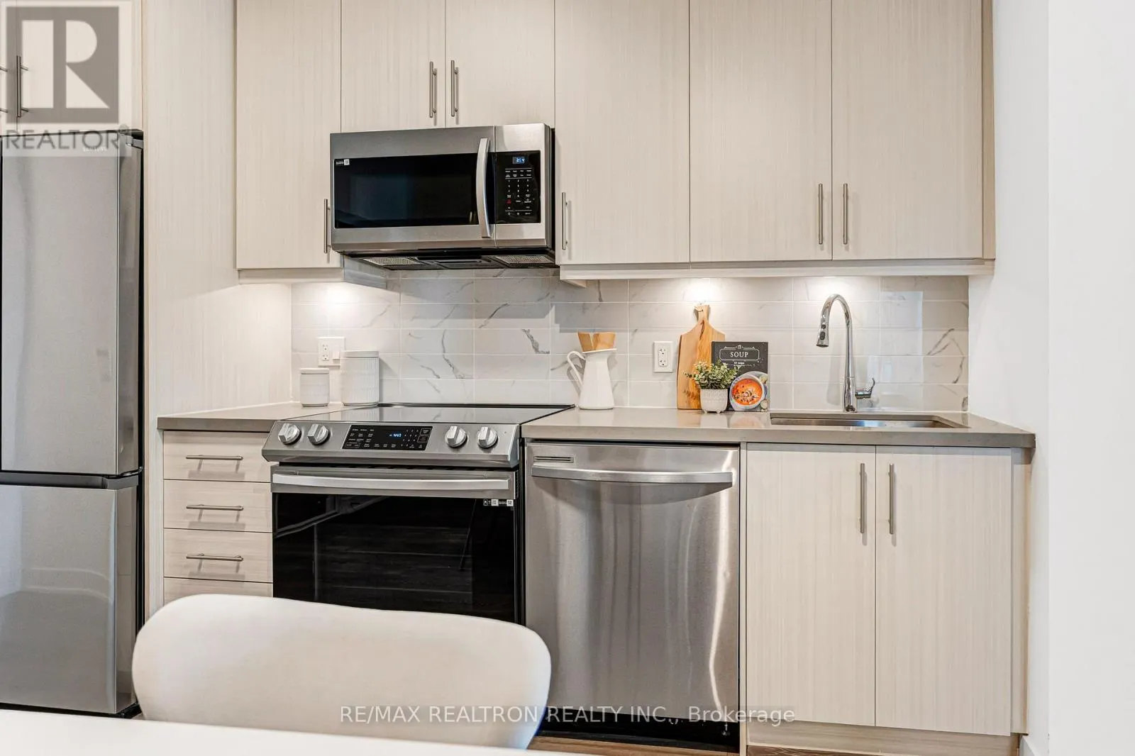 1005 - 105 ONEIDA CRESCENT