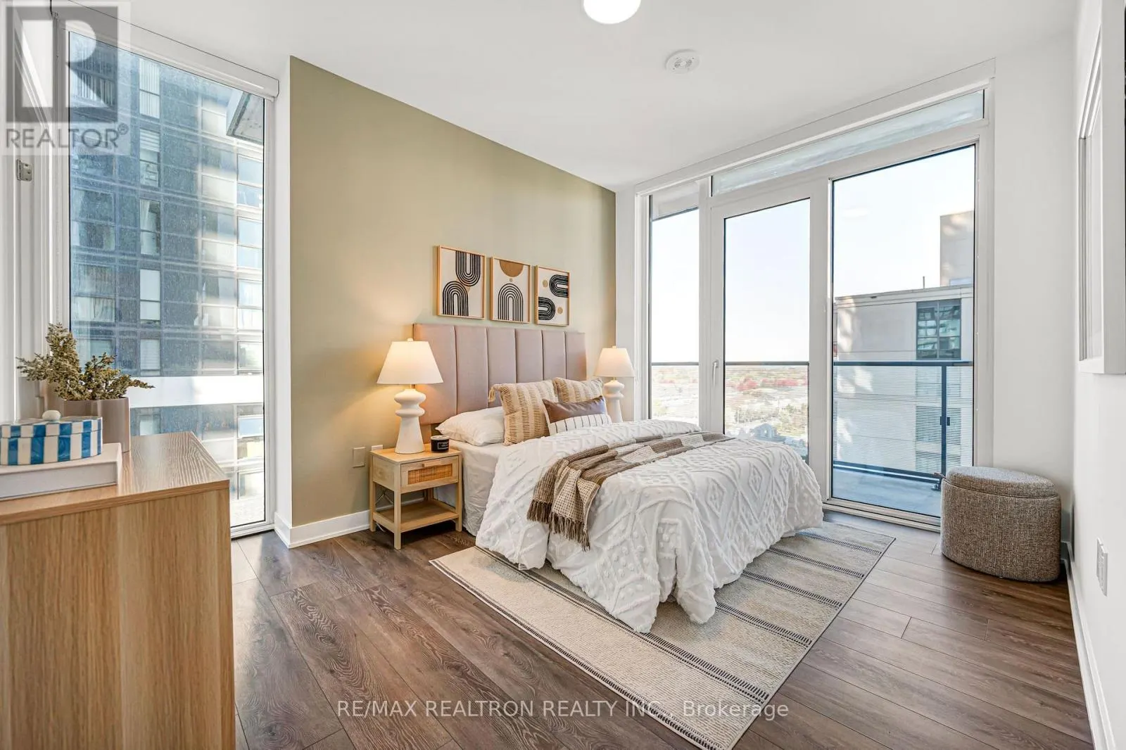 1005 - 105 ONEIDA CRESCENT