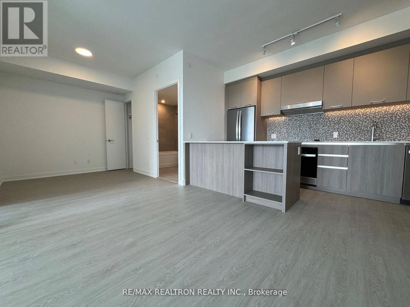729 - 8188 YONGE STREET