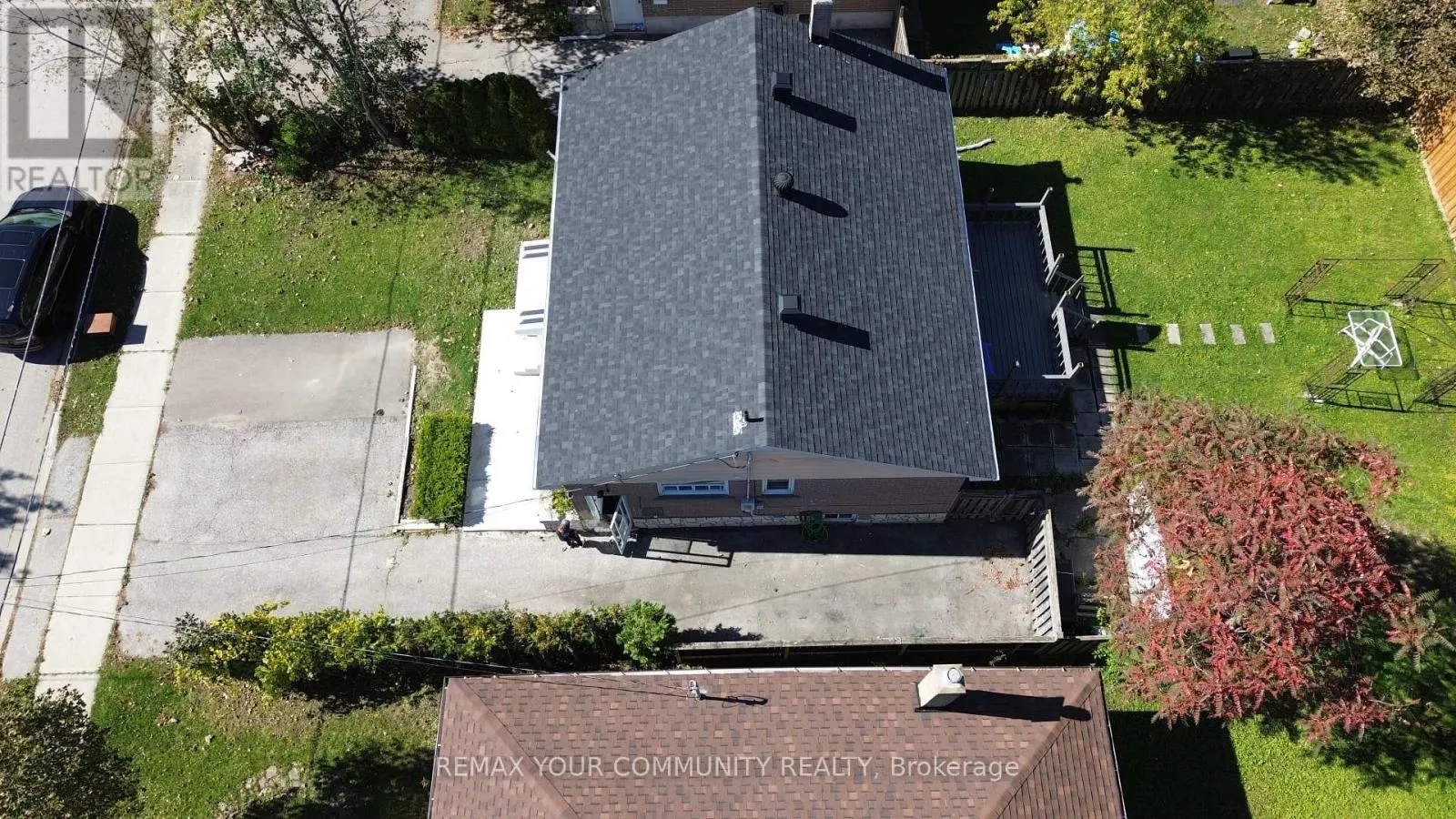 LOWER LEVEL - 387 PALISER CRESCENT N