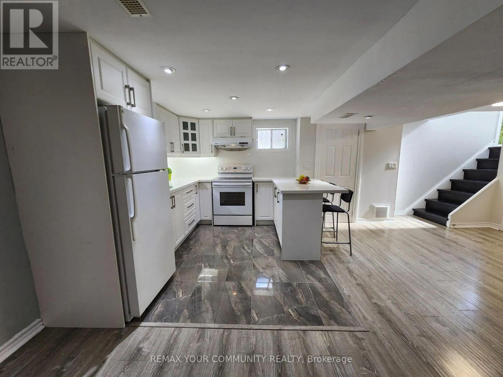 LOWER LEVEL - 387 PALISER CRESCENT N
