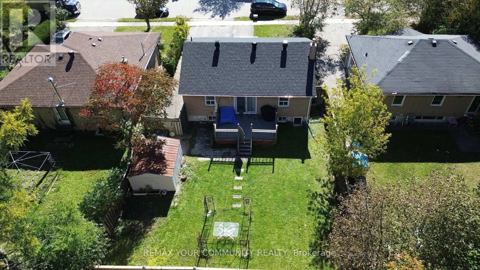 LOWER LEVEL - 387 PALISER CRESCENT N