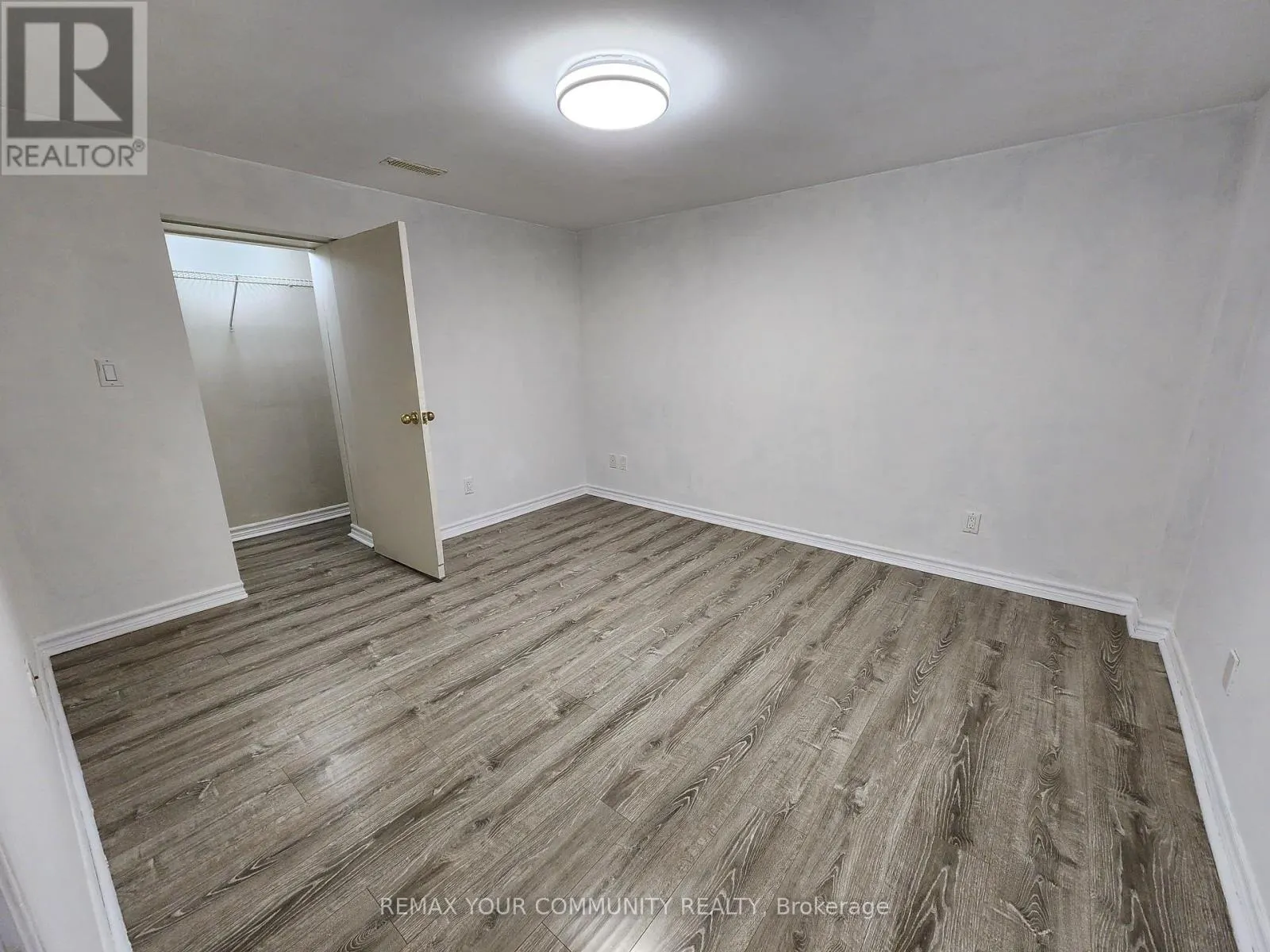 LOWER LEVEL - 387 PALISER CRESCENT N