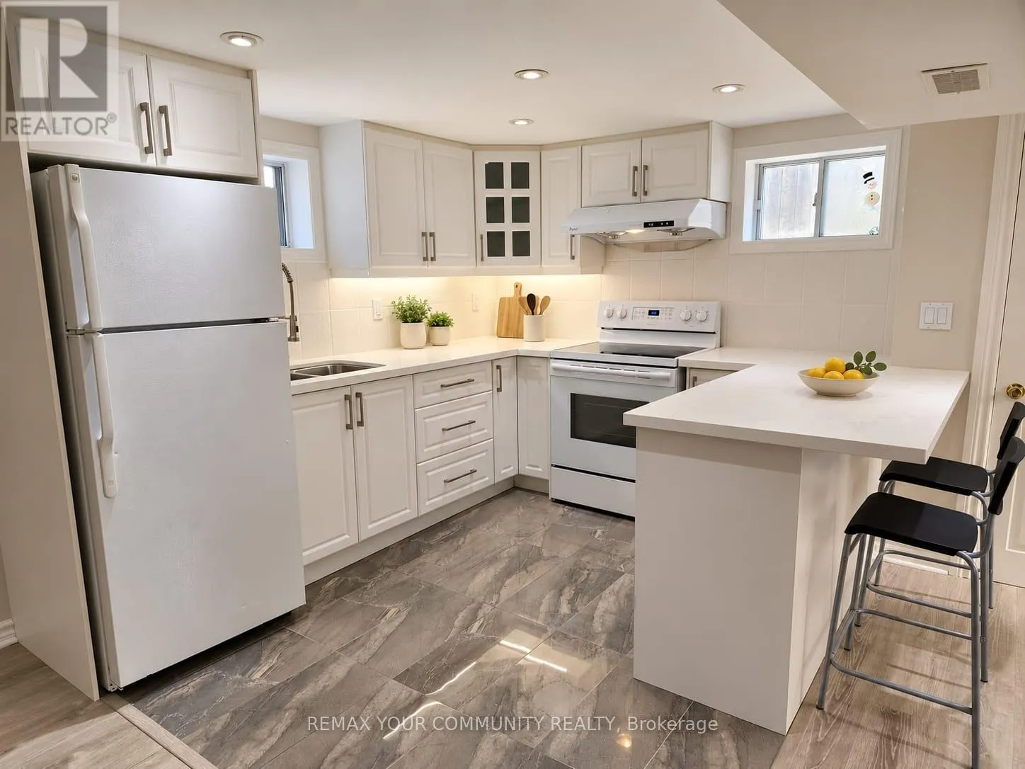 LOWER LEVEL - 387 PALISER CRESCENT N