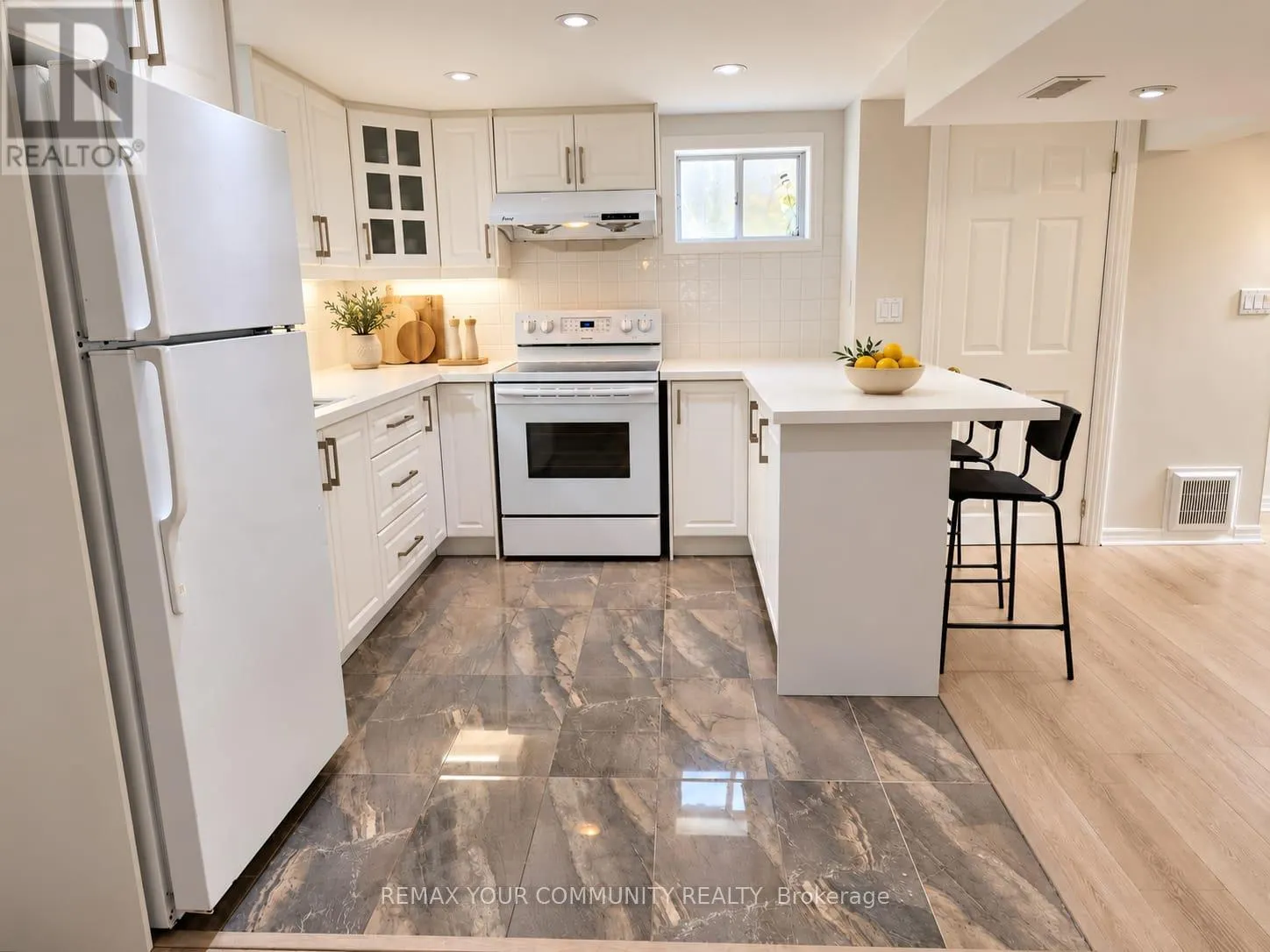 LOWER LEVEL - 387 PALISER CRESCENT N